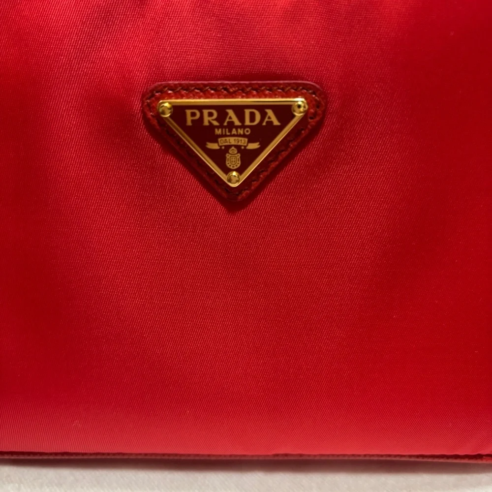 PRADA Re-Edition 2005 Mini Bag Red - Picture 2 of 10